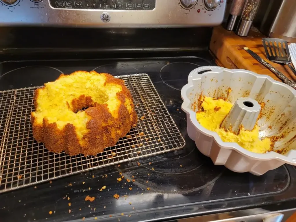 چرا کیک به ورق نچسب می چسبد؟